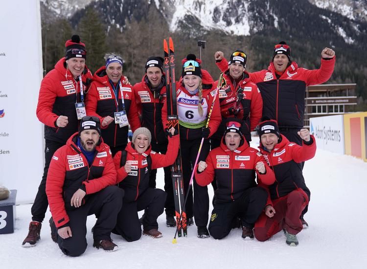 Amy Baserga mit ihem Swiss-Ski Team